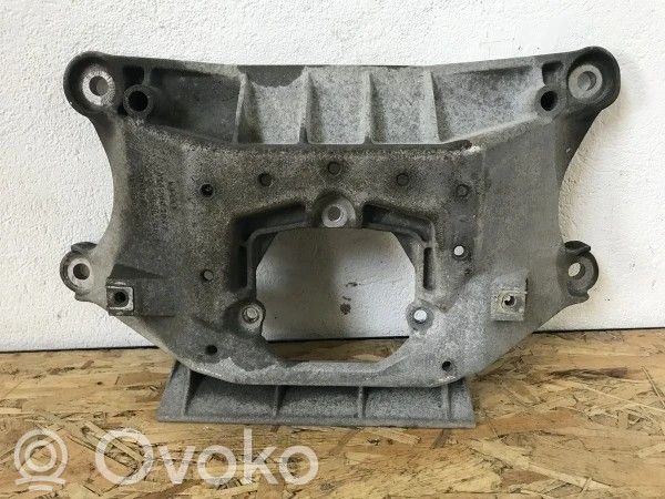 Audi A4 S4 B8 8K Vaihdelaatikon kannake 
