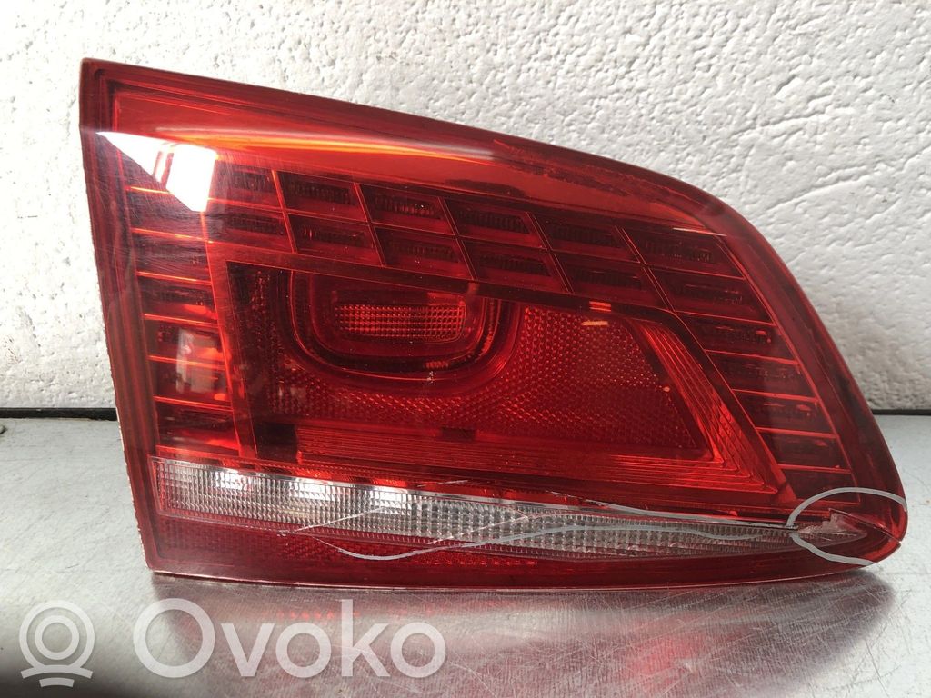 Volkswagen PASSAT B7 Lampy tylnej klapy bagażnika 