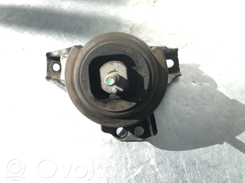 KIA Sorento Engine mount bracket 