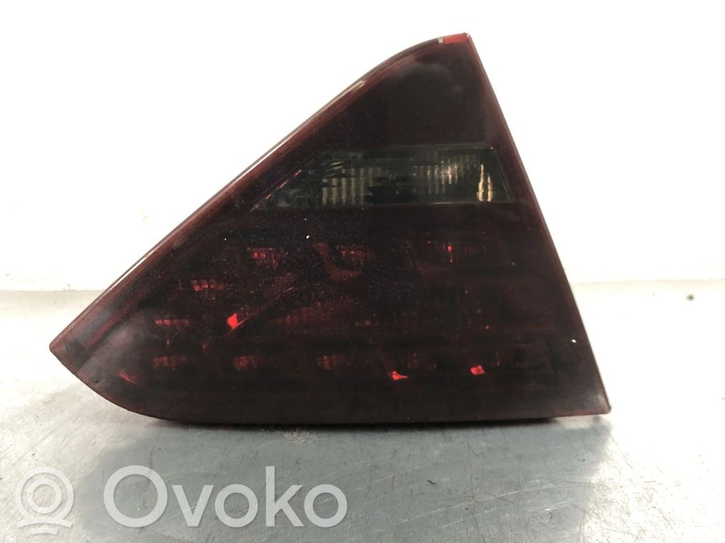 Lampy tylnej klapy bagażnika   8T0945093A,89550