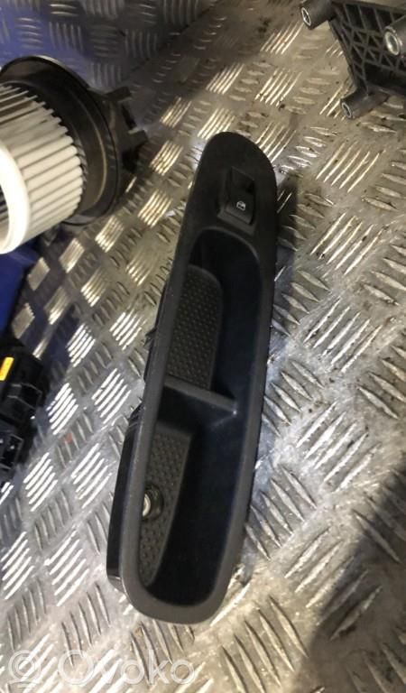 Lancia Ypsilon Electric window control switch 