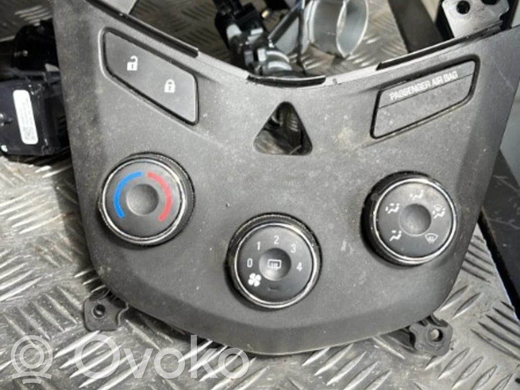 Chevrolet Aveo Climate control unit 