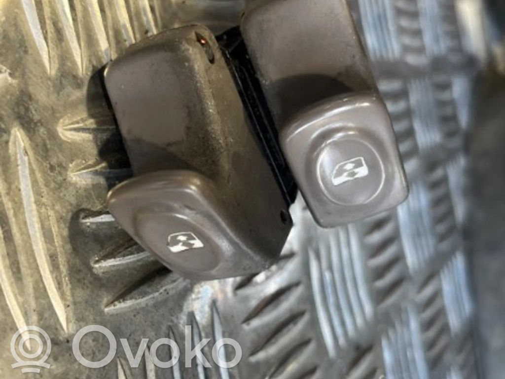 Renault Twingo I Przyciski szyb 