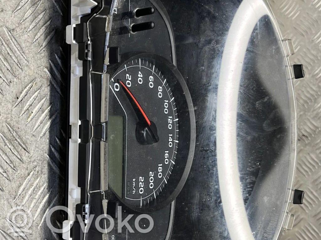 Toyota Yaris Licznik / Prędkościomierz 
