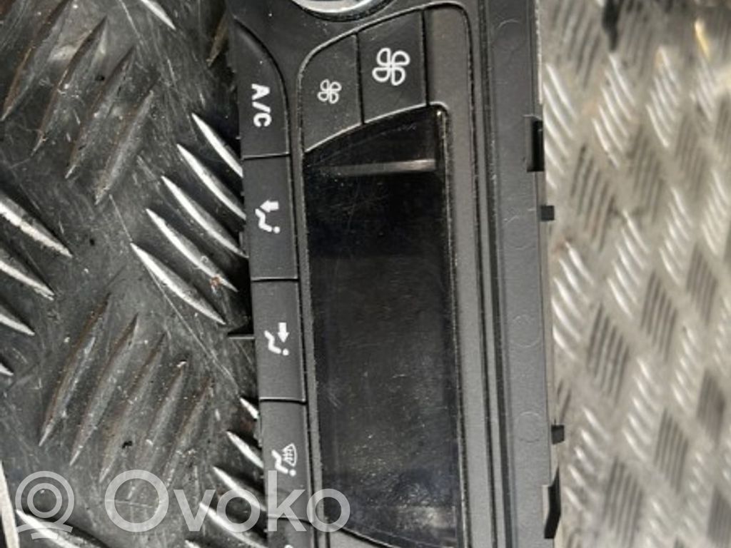 Climate control unit   1698890