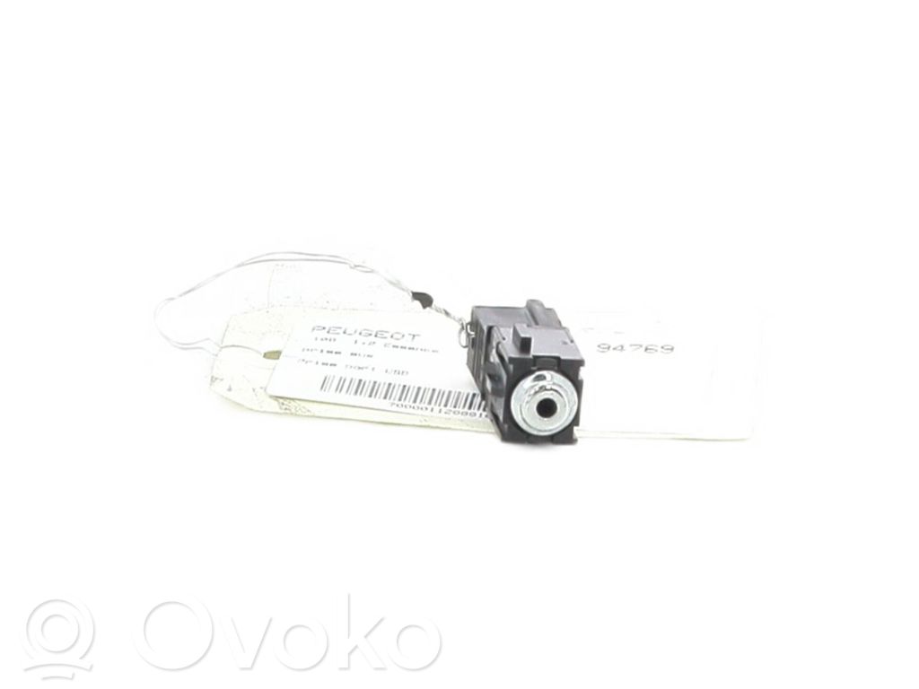 Peugeot 108 Enchufe conector USB 