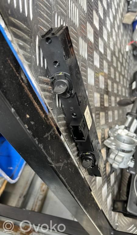 Opel Astra H Hazard light switch 