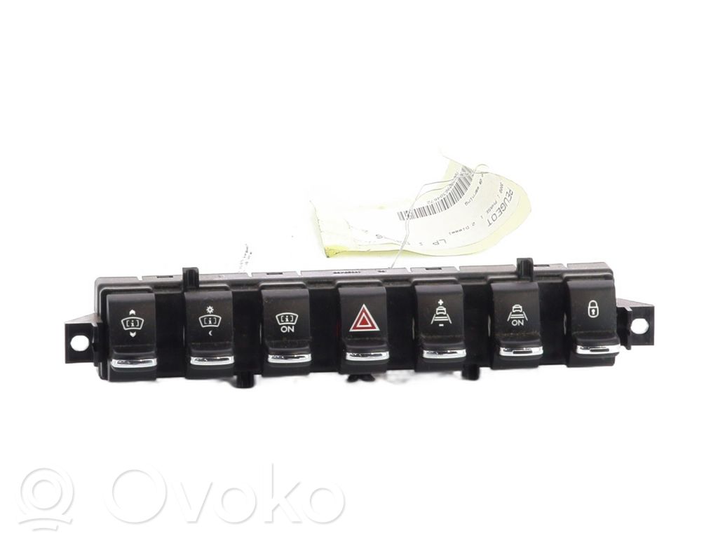 Peugeot 3008 I Hazard light switch 