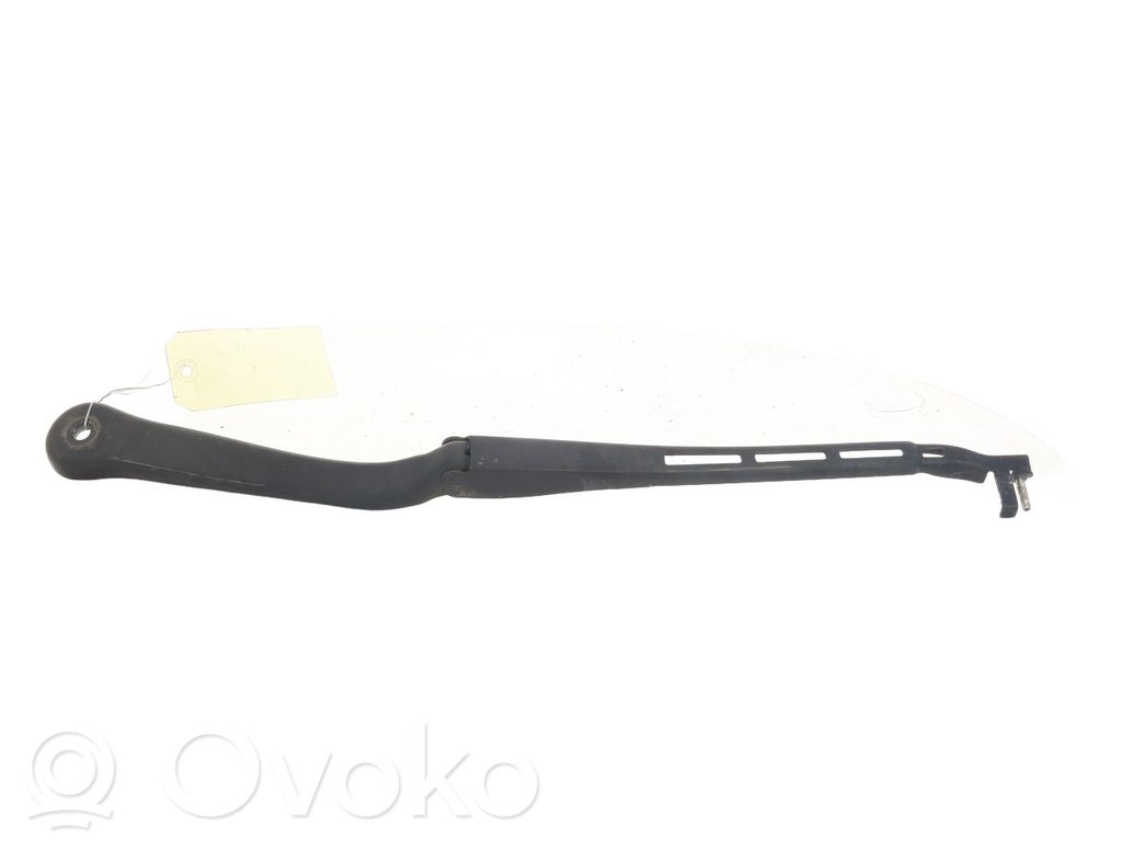 Front wiper blade arm