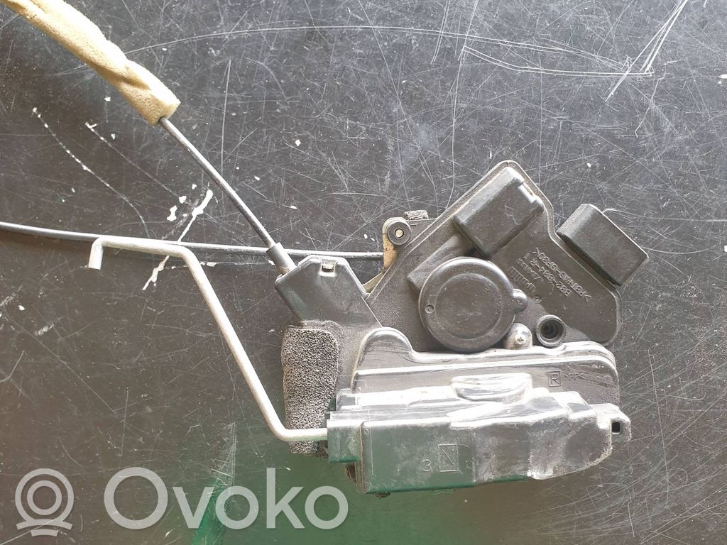 Mazda 5 Priekšpusē slēdzene 