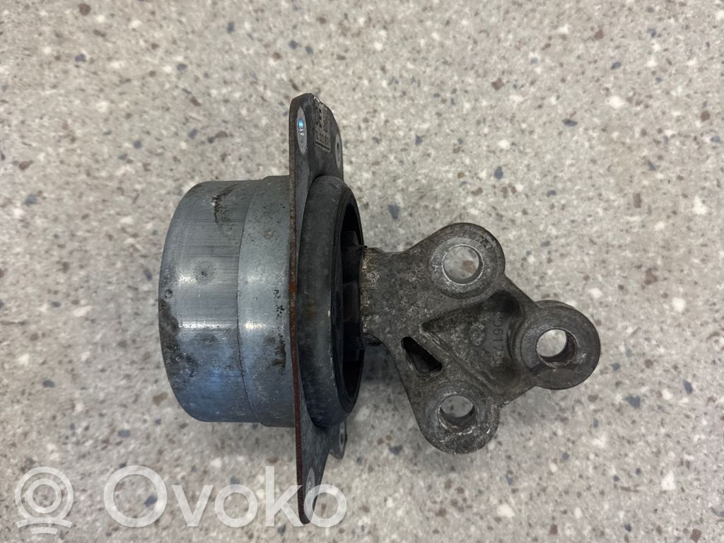 Opel Insignia A Engine mount bracket 