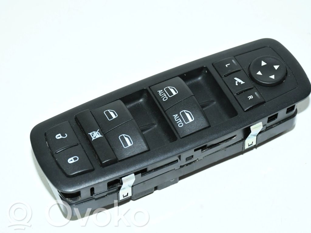 Electric window control switch   68271208AA