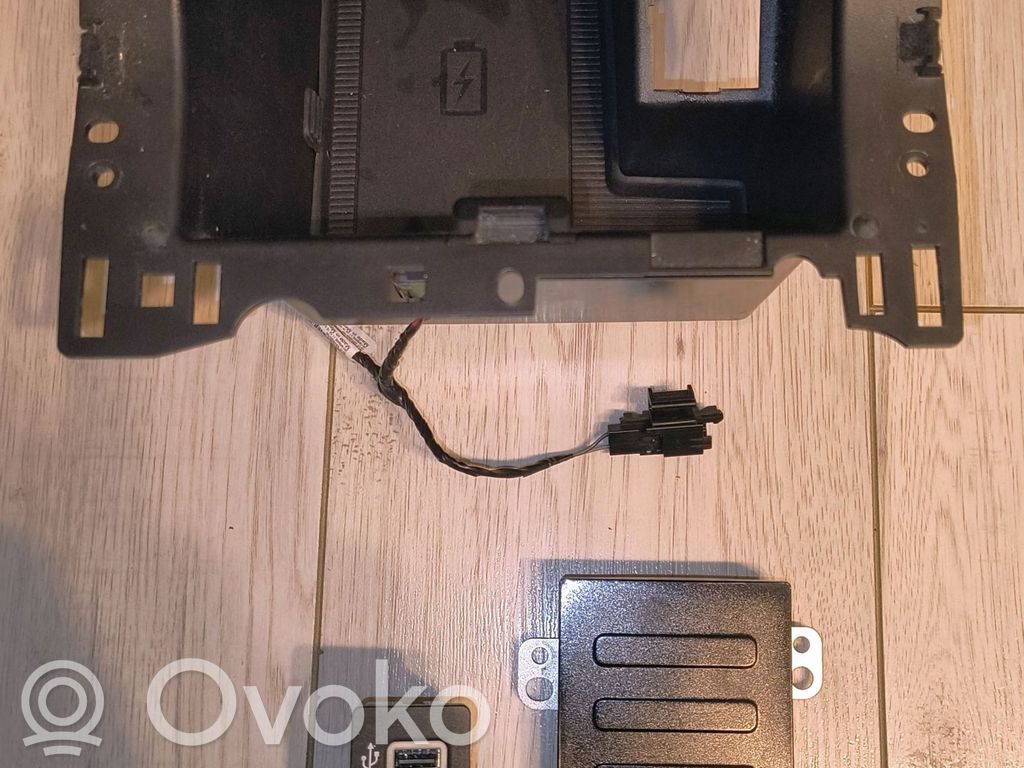 Ford Edge II USB savienotājs 