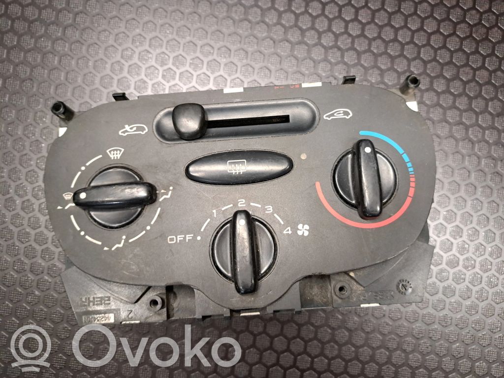 Peugeot 206 Climate control unit 