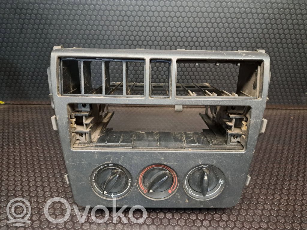 Audi A4 S4 B5 8D Climate control unit 