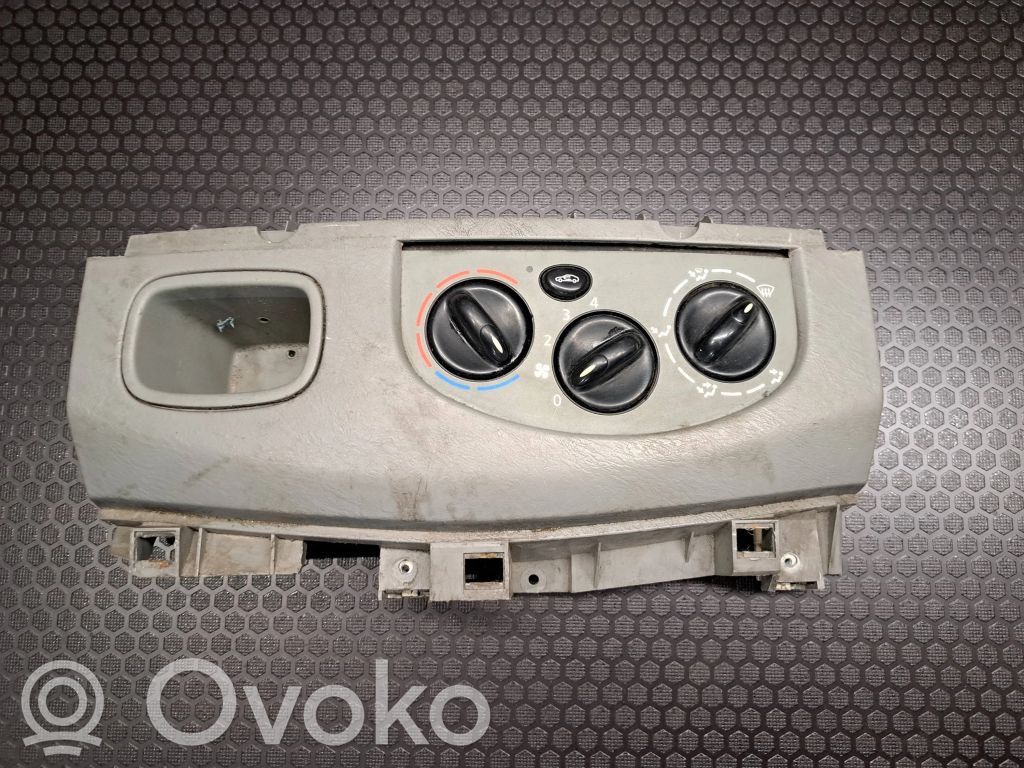 Opel Vivaro Climate control unit 