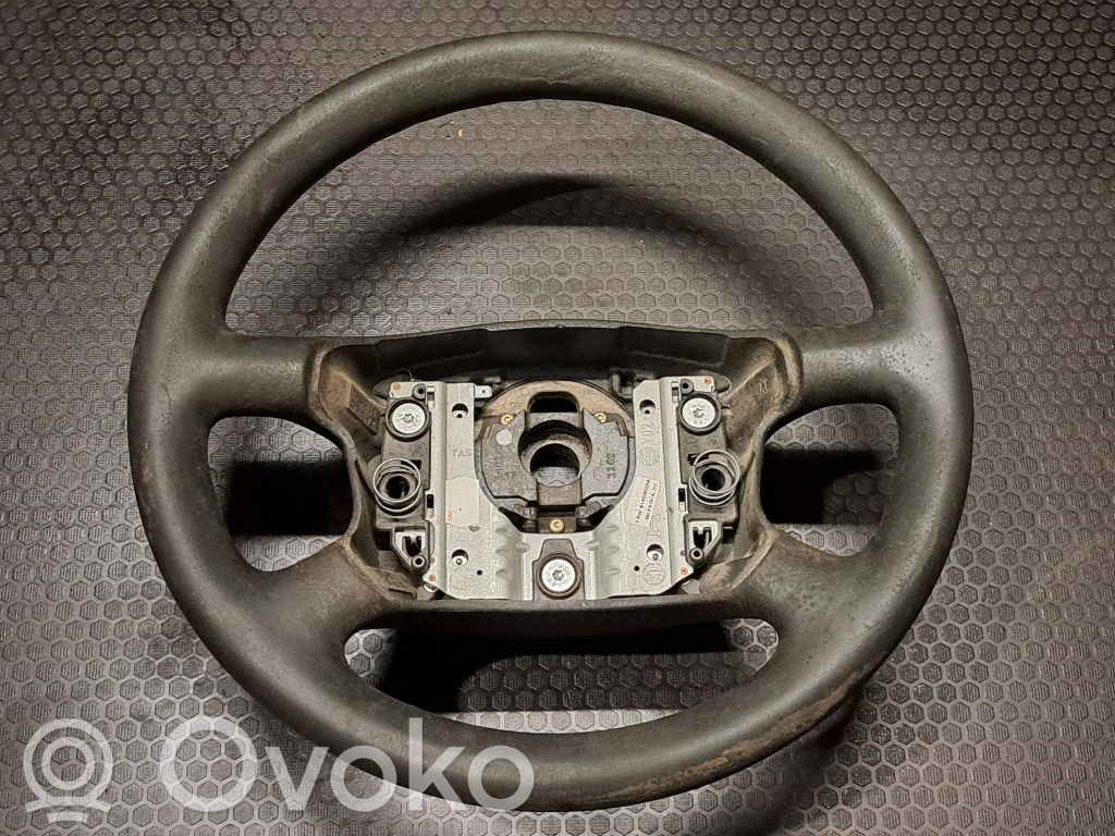 Volkswagen PASSAT B5.5 Ohjauspyörä 