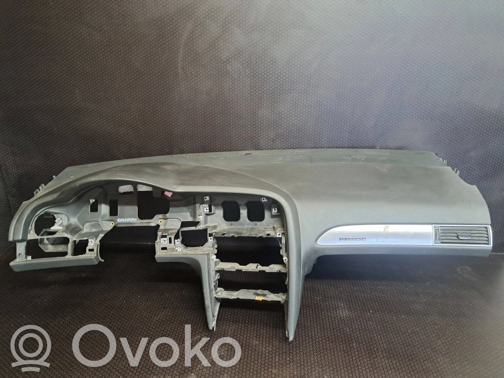 Audi A6 S6 C6 4F Panelė 