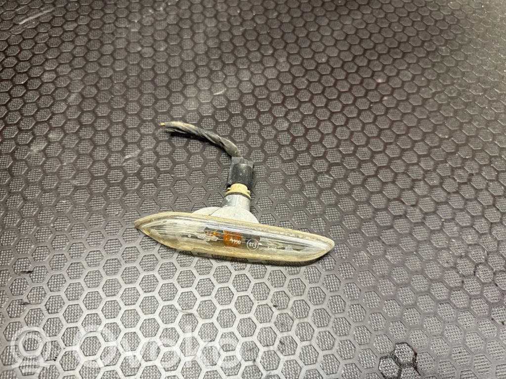 BMW 3 E46 Front fender indicator light 