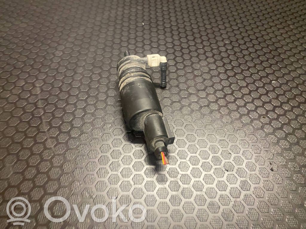 Volkswagen Phaeton Windscreen/windshield washer pump 
