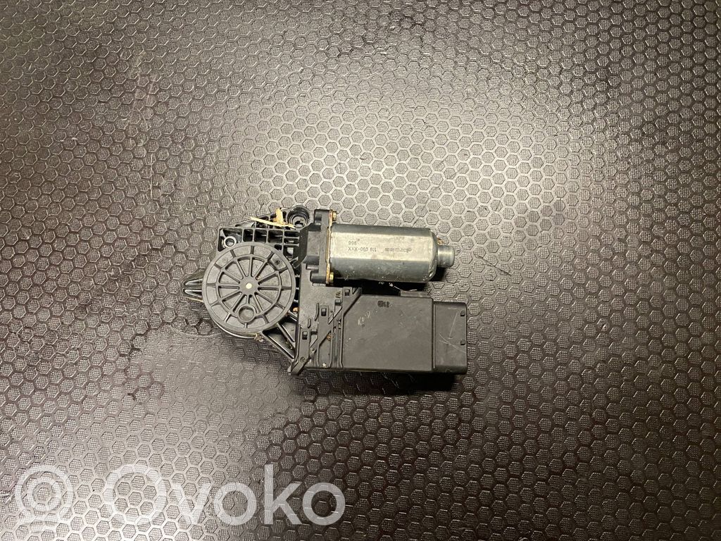 Volkswagen PASSAT B5 Silnik regulatora szyby drzwi przednich 