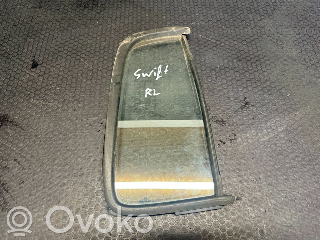 Suzuki Swift I Ventanilla de ventilación de la puerta trasera 
