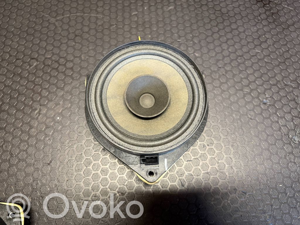 Opel Corsa D Altavoz de la puerta trasera 