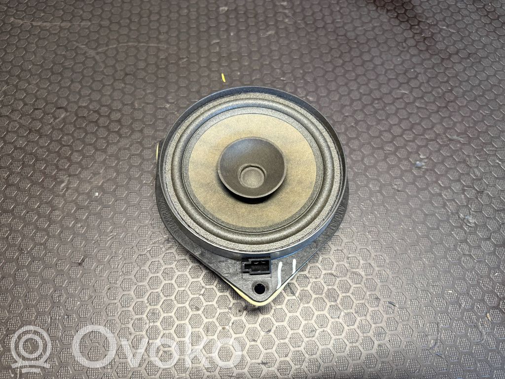 Opel Corsa D Altavoz de la puerta trasera 