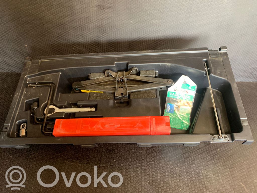 Lexus RX 330 - 350 - 400H Tool set 