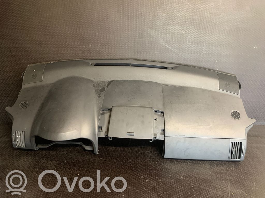 Toyota Corolla Verso AR10 Панель 