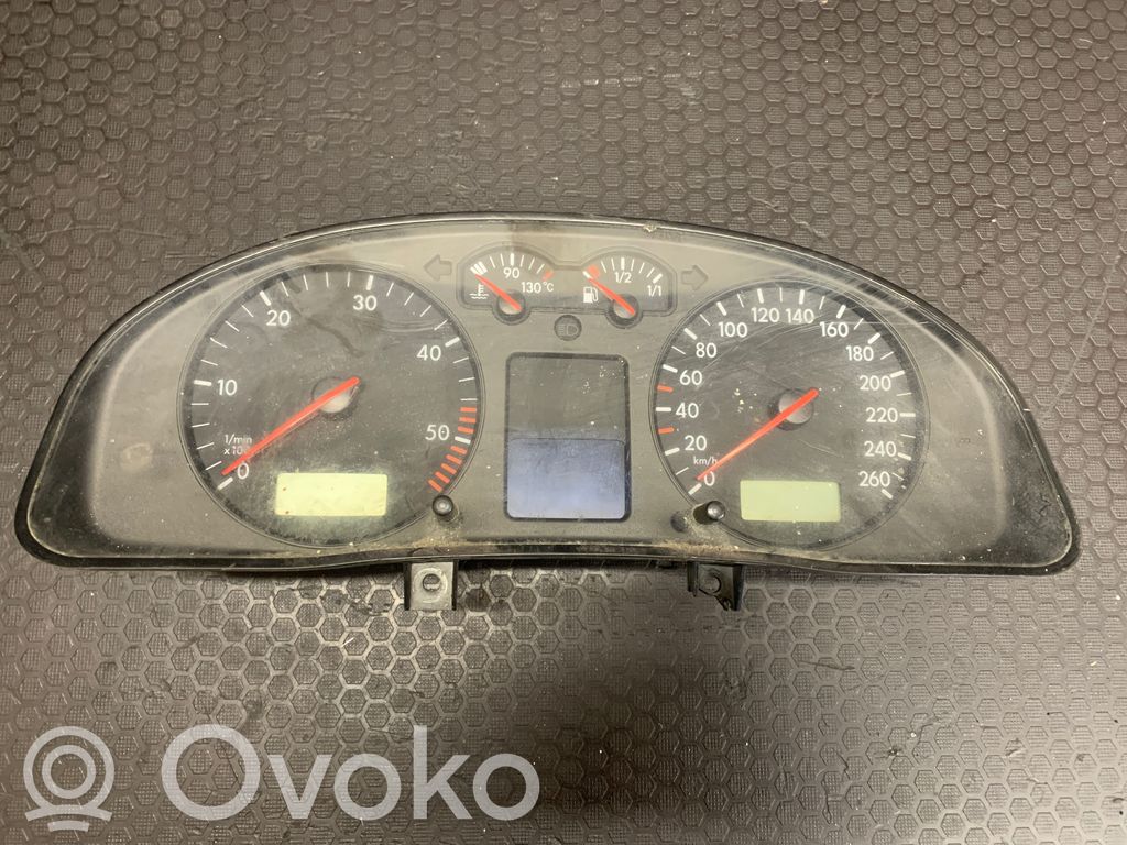 Volkswagen PASSAT B5 Speedometer (instrument cluster) 