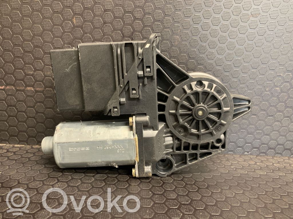 Volkswagen PASSAT B5 Silniczek podnoszenia szyby drzwi tylnych 