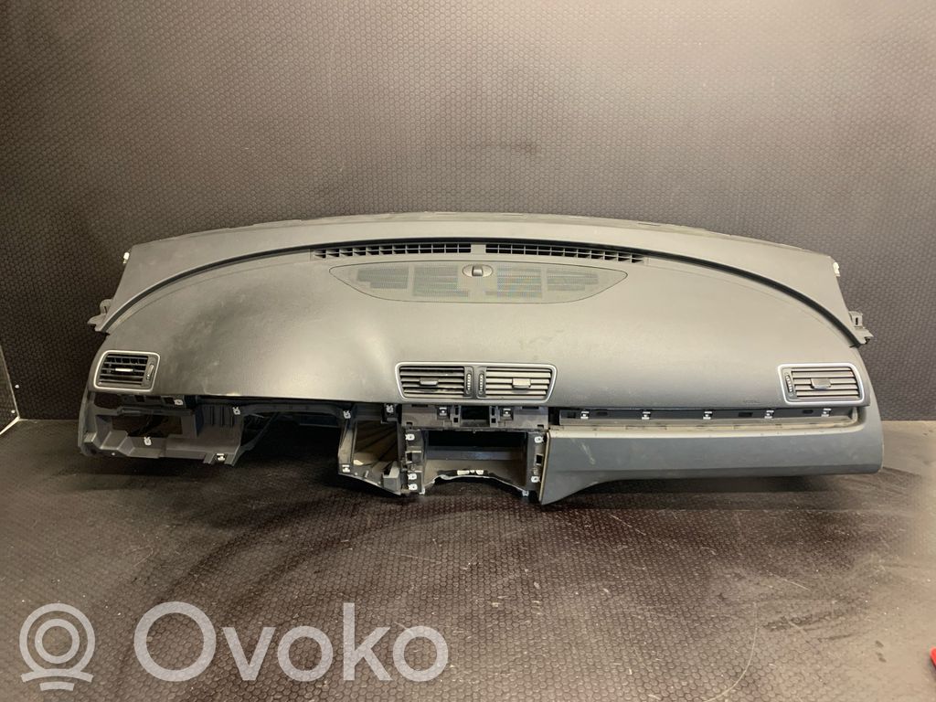 Volkswagen PASSAT B7 Deska rozdzielcza 