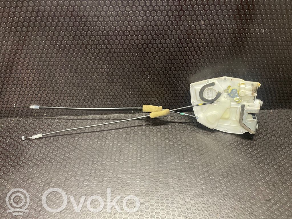 Suzuki Swift I Takaoven lukko 