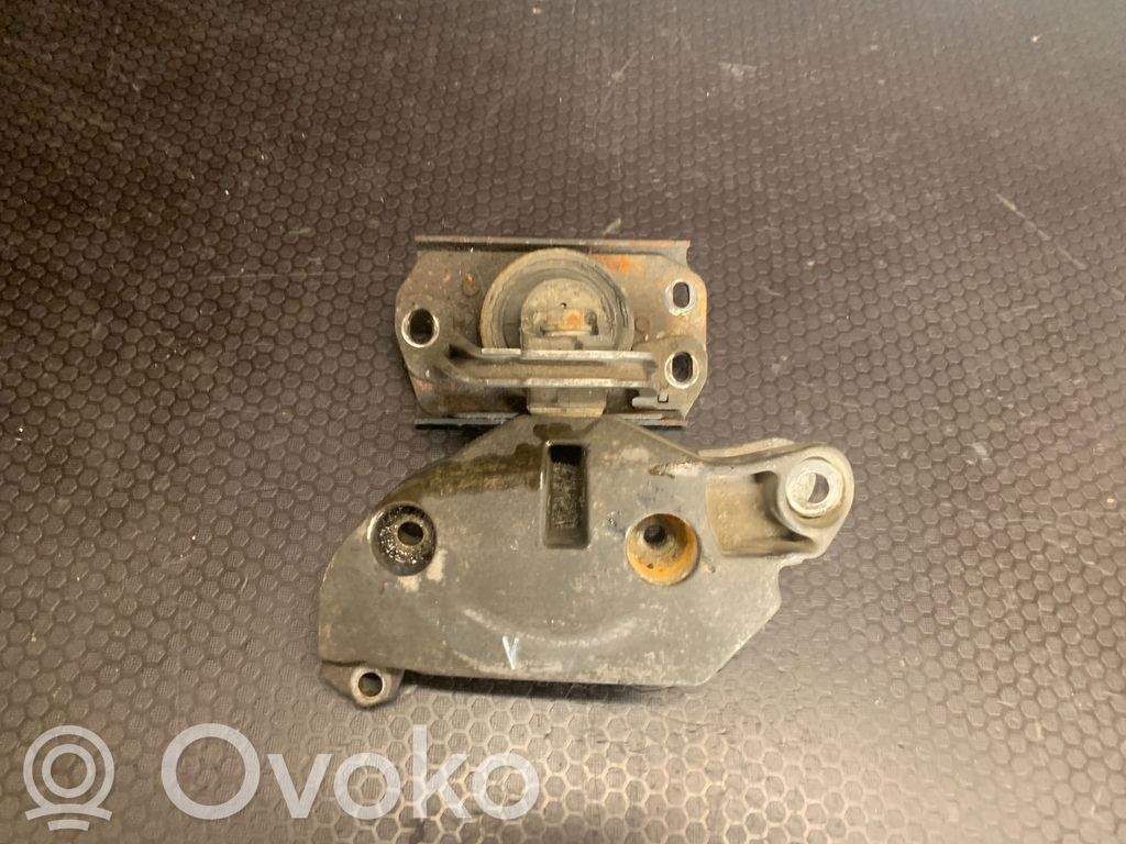 Engine mount bracket   8200159772A,91168224