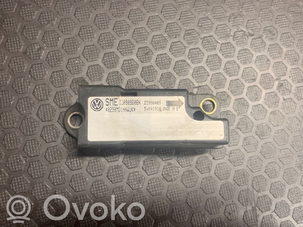 Volkswagen PASSAT B5 Czujnik uderzenia Airbag 