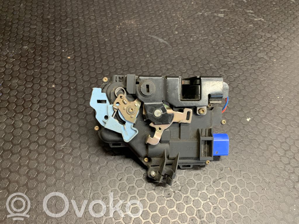 Volkswagen Touareg I Front door lock 