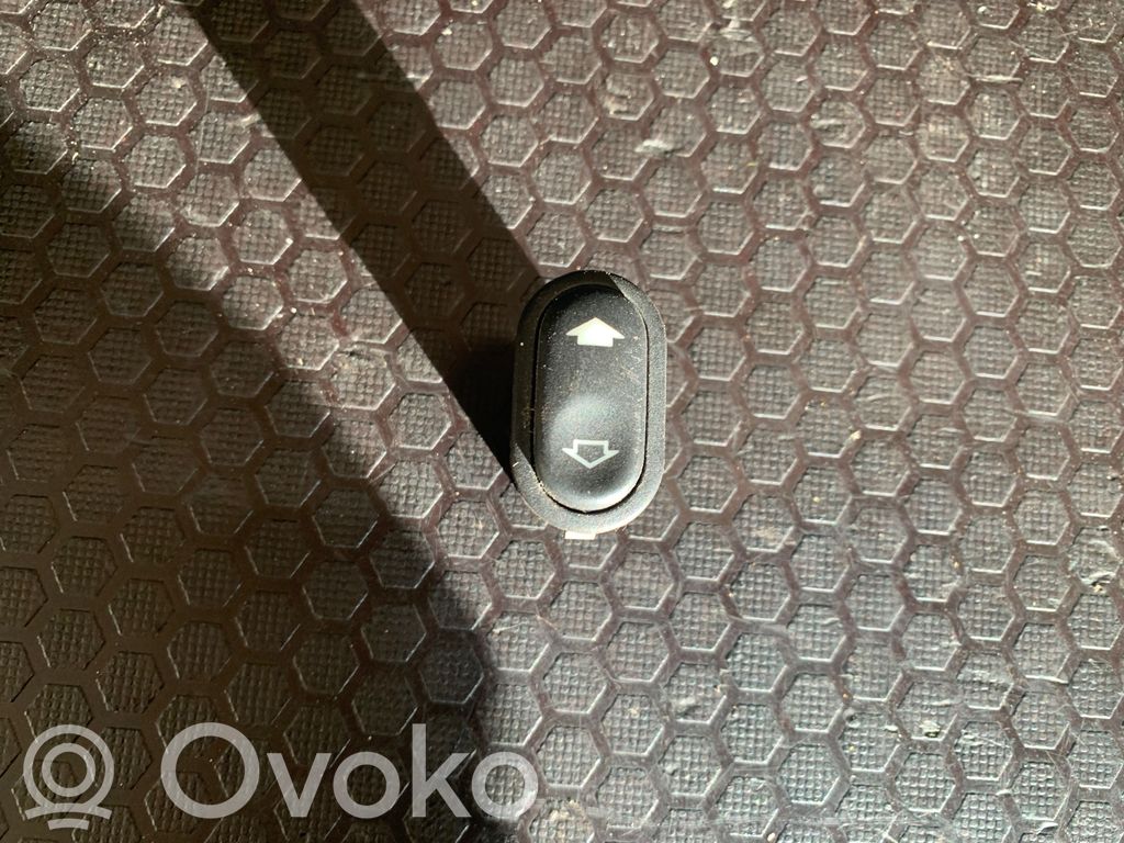 Interruptor de control del asiento   15B679AA,7W11T,03160205