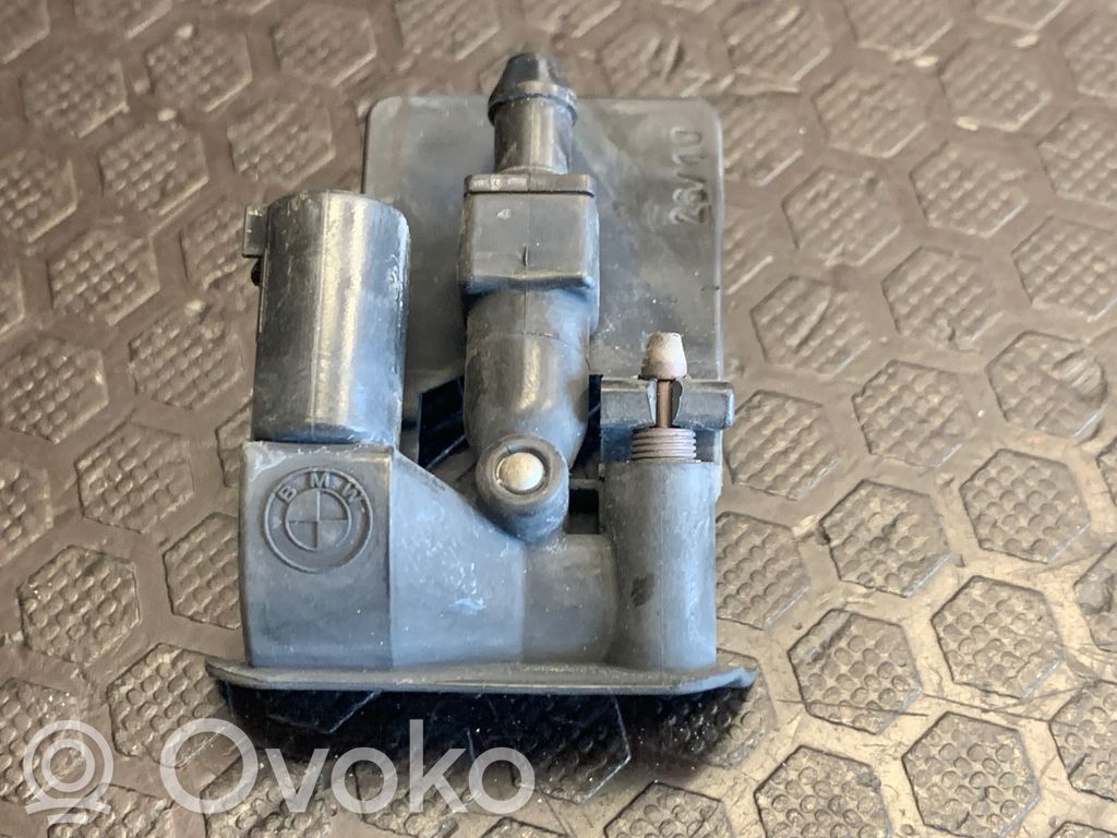 BMW X1 E84 Windshield washer spray nozzle 