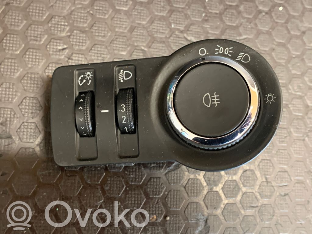 Opel Astra J Light switch 
