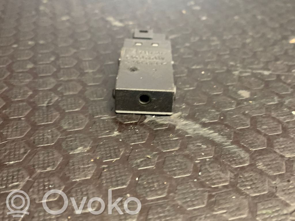 Opel Astra J AUX in-socket connector 