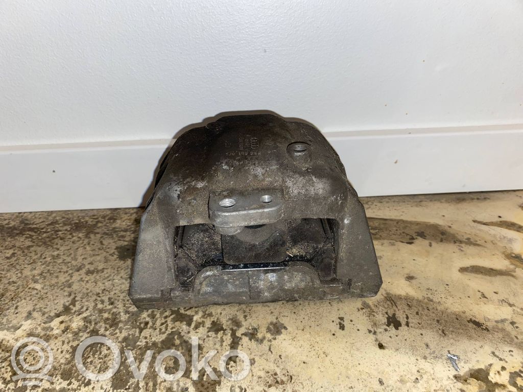 Volkswagen Golf IV Engine mount bracket 