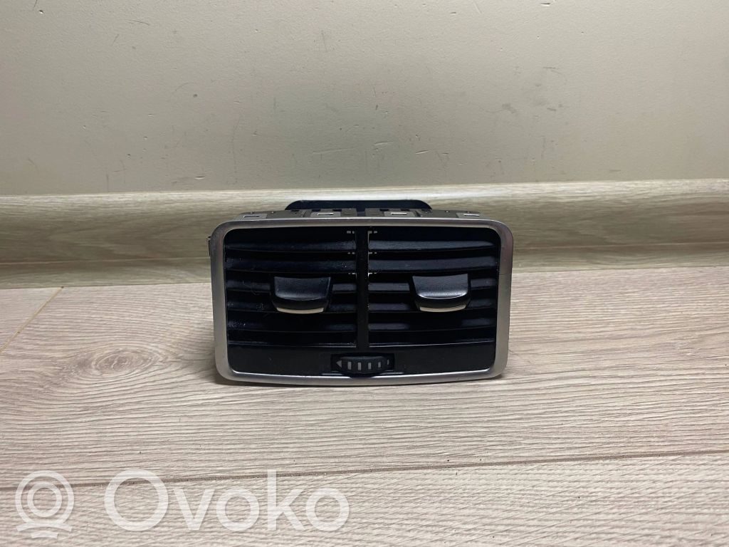 Audi A6 S6 C6 4F Dysze / Kratki środkowego nawiewu deski rozdzielczej 