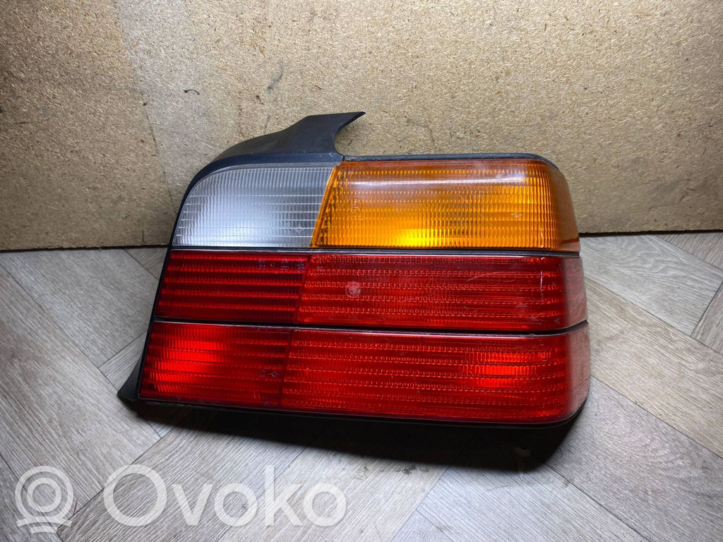 BMW 3 E36 Aizmugurējais lukturis virsbūvē 