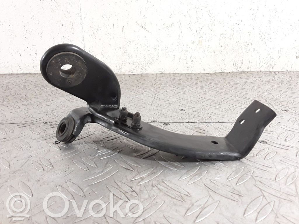 Intercooler pipe mounting bracket   4E0145813