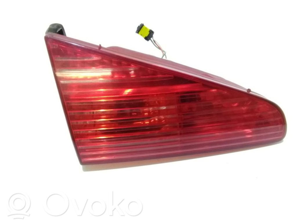 Tailgate rear/tail lights