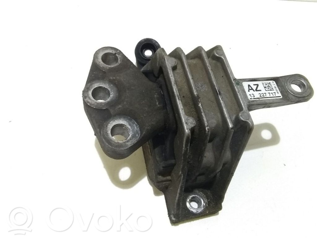 Engine mount bracket   13227717