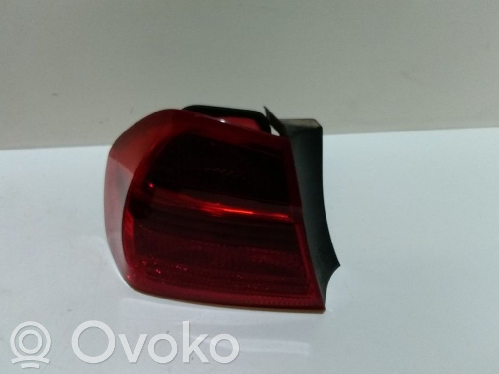 Rear/tail lights   6937457