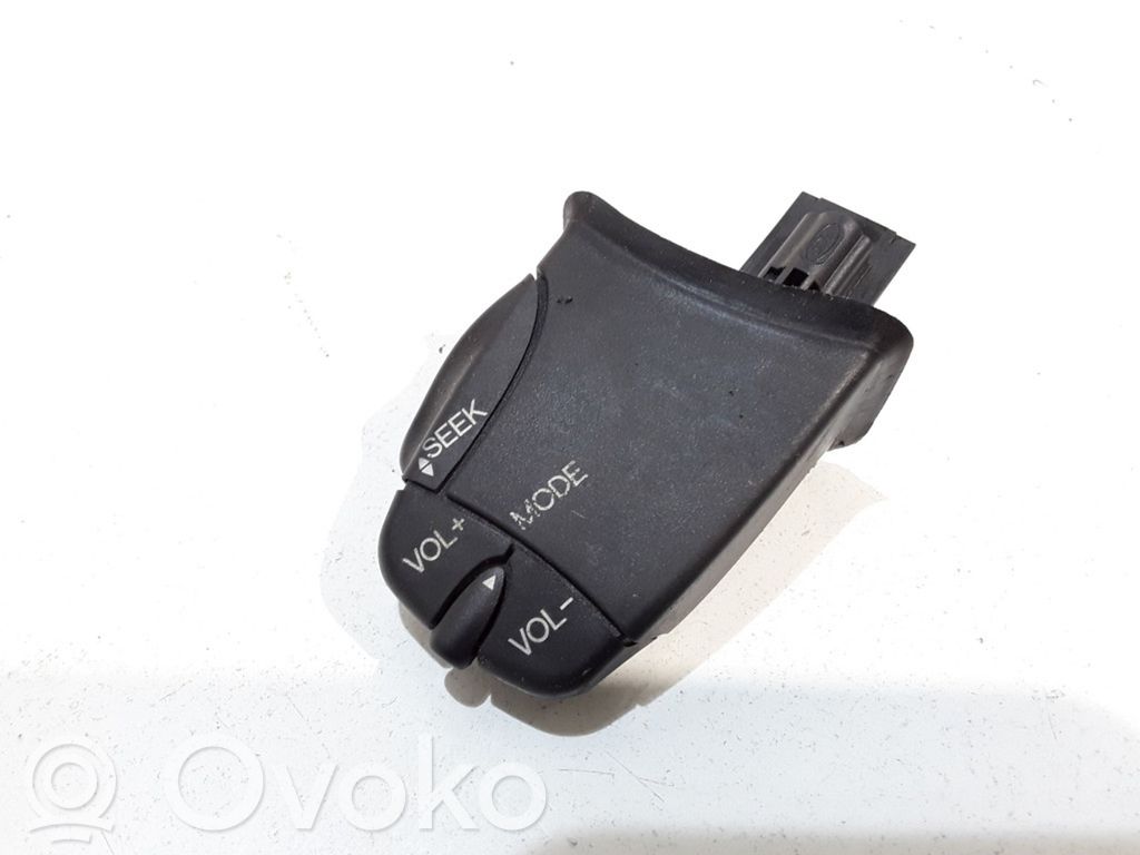 Ford Focus Steering wheel buttons/switches 