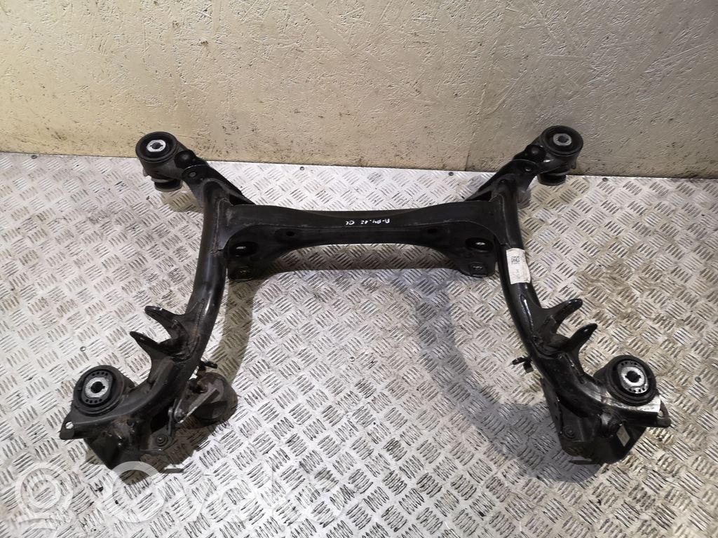 Audi A4 S4 B9 Galinis traversas 